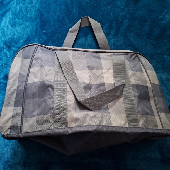 Thirty-one Brushed Check All Packed Duffle Bag NWT - Picture 4 of 5